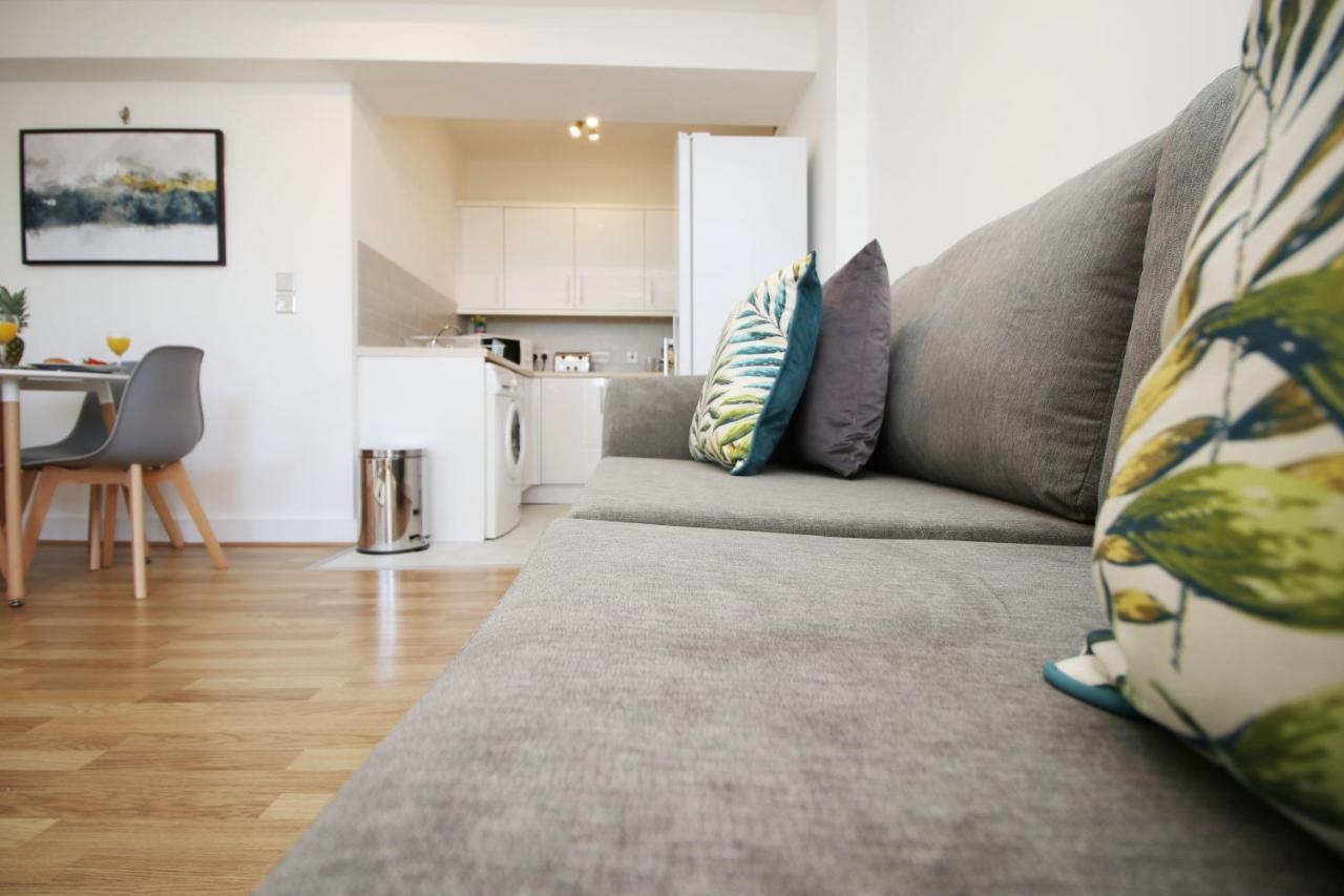 St Thomas Loft Views By Ssw - 2Br, Parking, Sleeps 4, Easy Access To City Centre, Marina, Beach And M4 سوانسي المظهر الخارجي الصورة