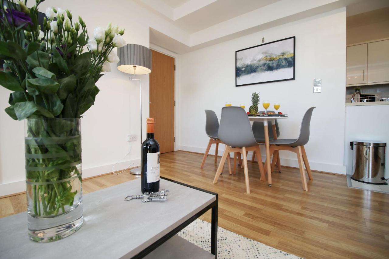 St Thomas Loft Views By Ssw - 2Br, Parking, Sleeps 4, Easy Access To City Centre, Marina, Beach And M4 سوانسي المظهر الخارجي الصورة