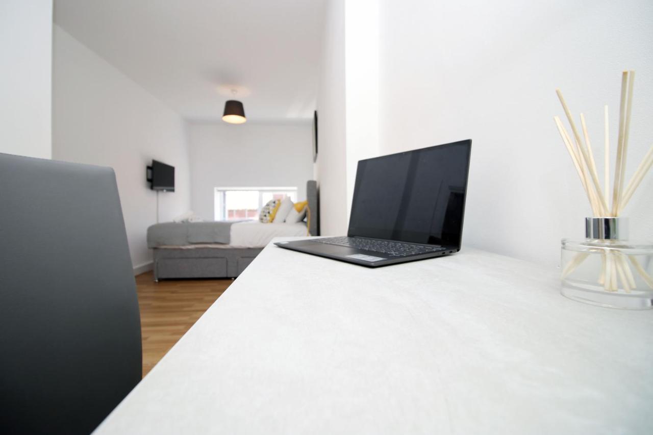 St Thomas Loft Views By Ssw - 2Br, Parking, Sleeps 4, Easy Access To City Centre, Marina, Beach And M4 سوانسي المظهر الخارجي الصورة